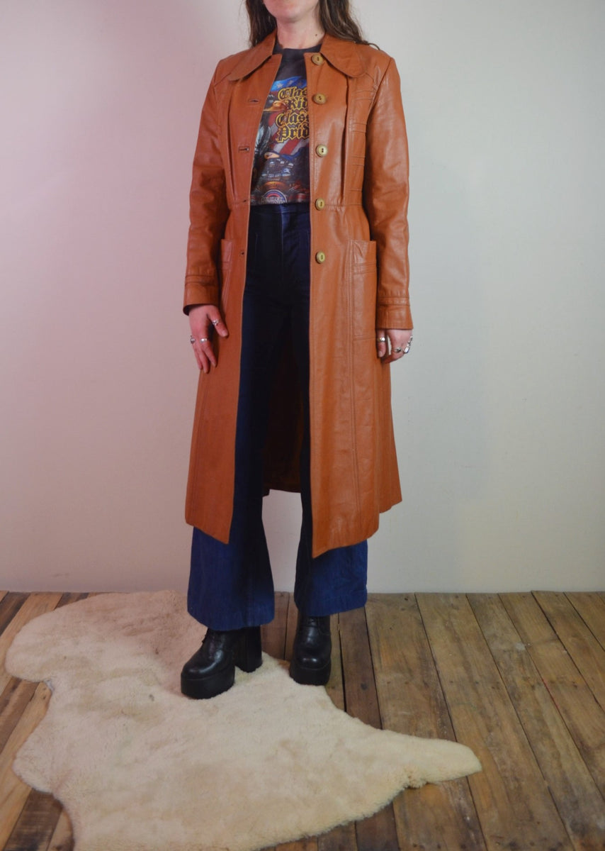 MAGICMAMAEMPORIUM // Vintage 1970s Tan Faux Leather Trench Coat