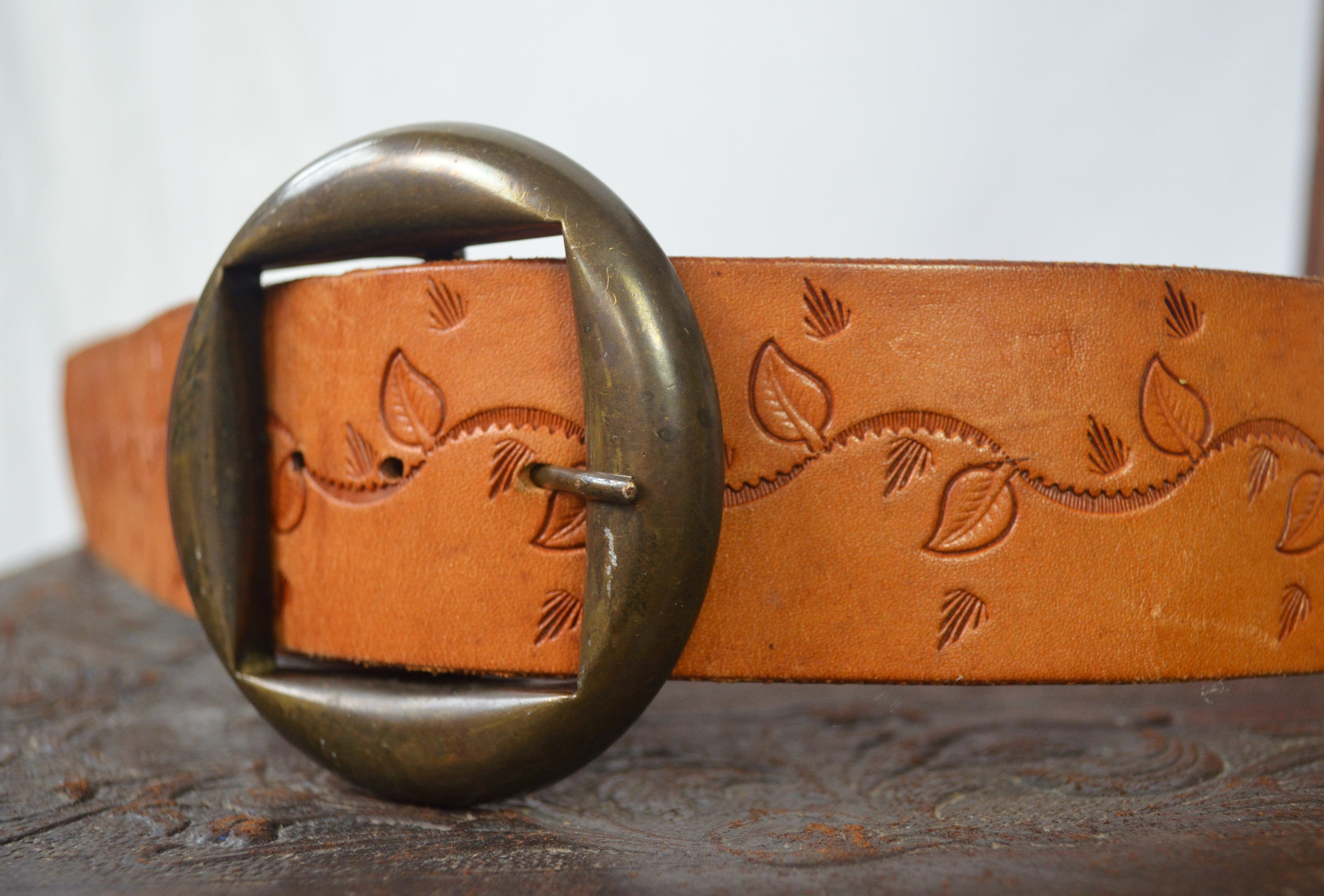 Vintage Tan Leather Tooled Belt w. Round Buckle