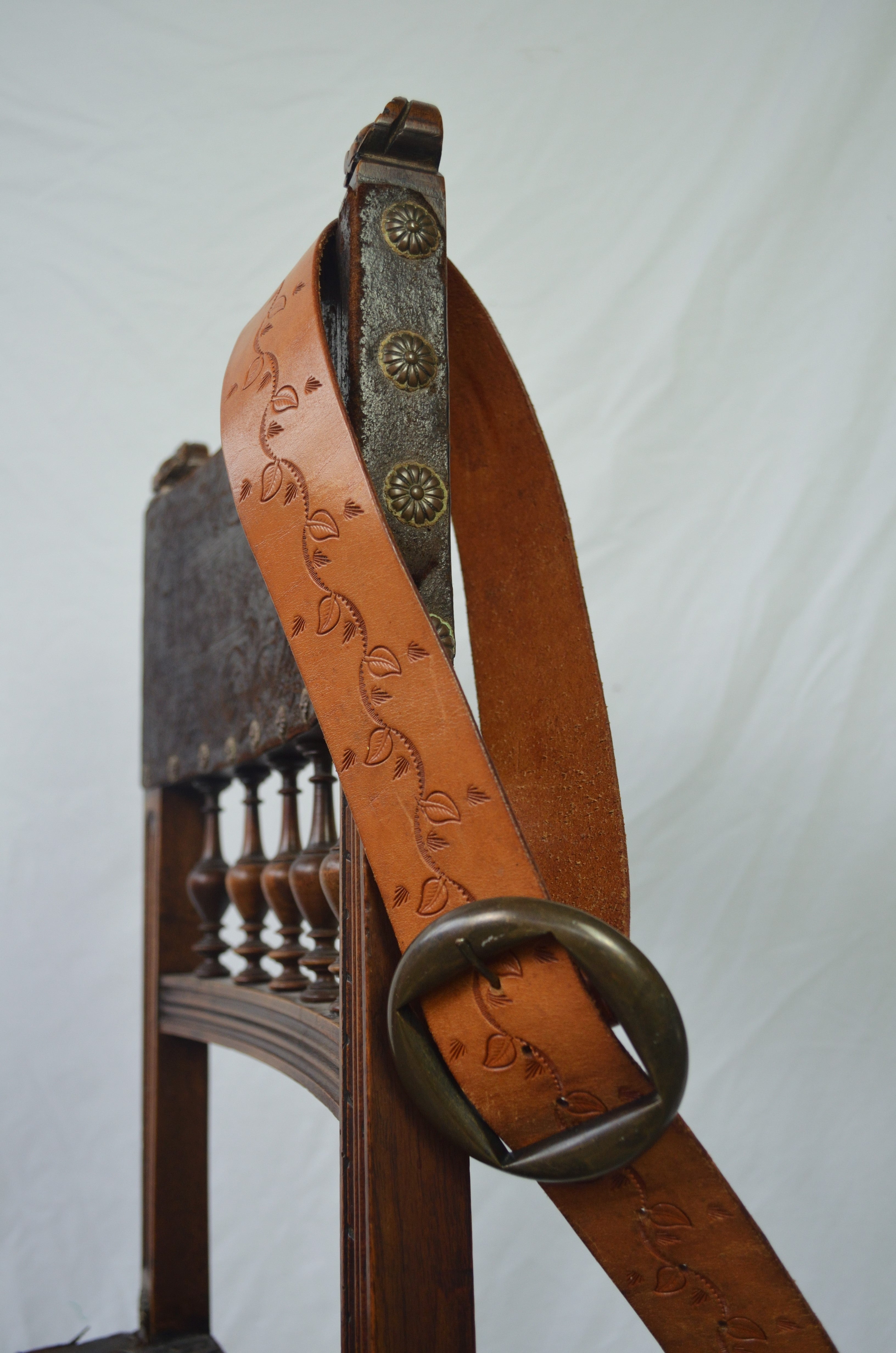 Vintage Tan Leather Tooled Belt w. Round Buckle