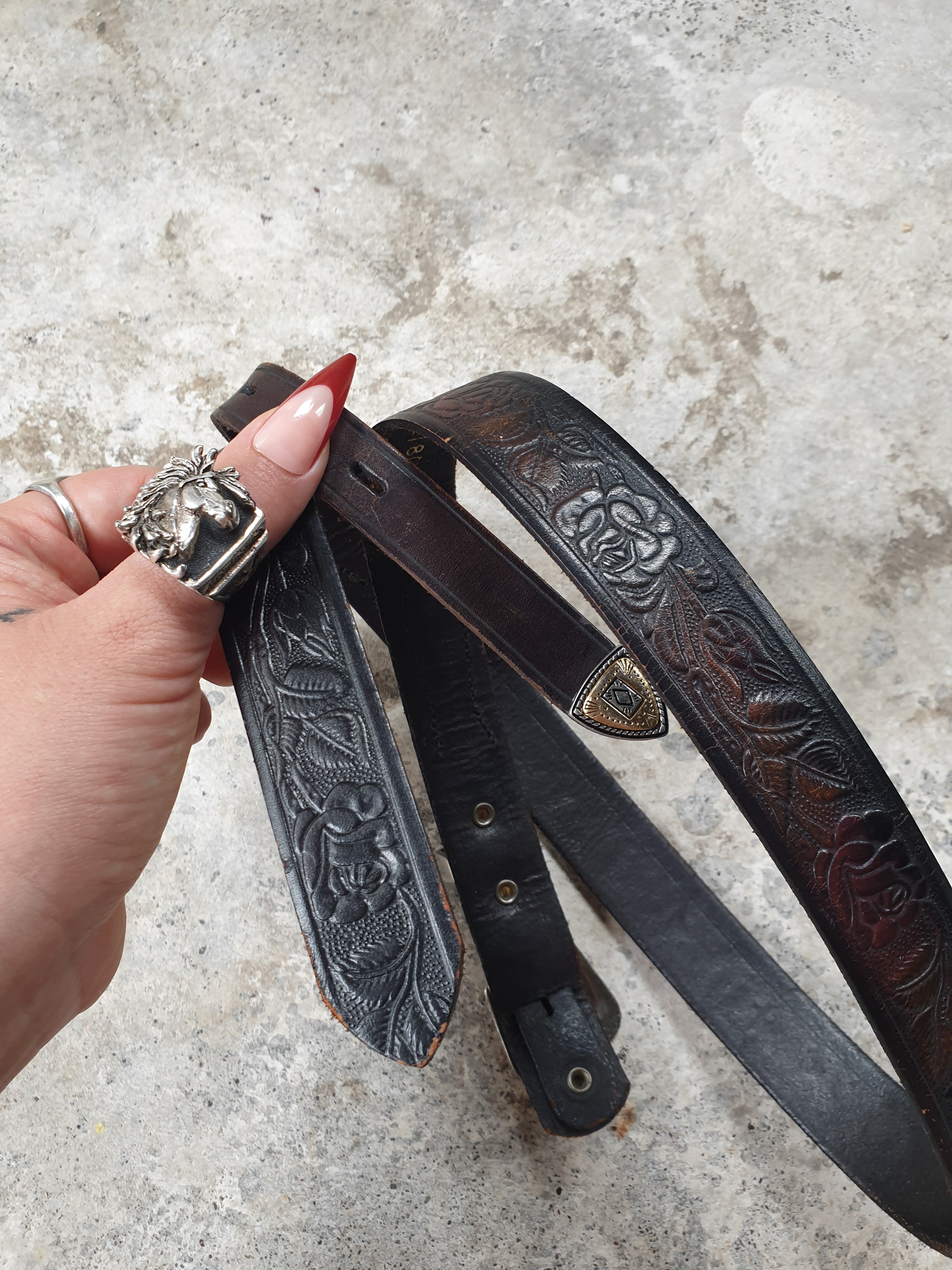 Vintage 1970s/80s Tooled Leather Rose Belt