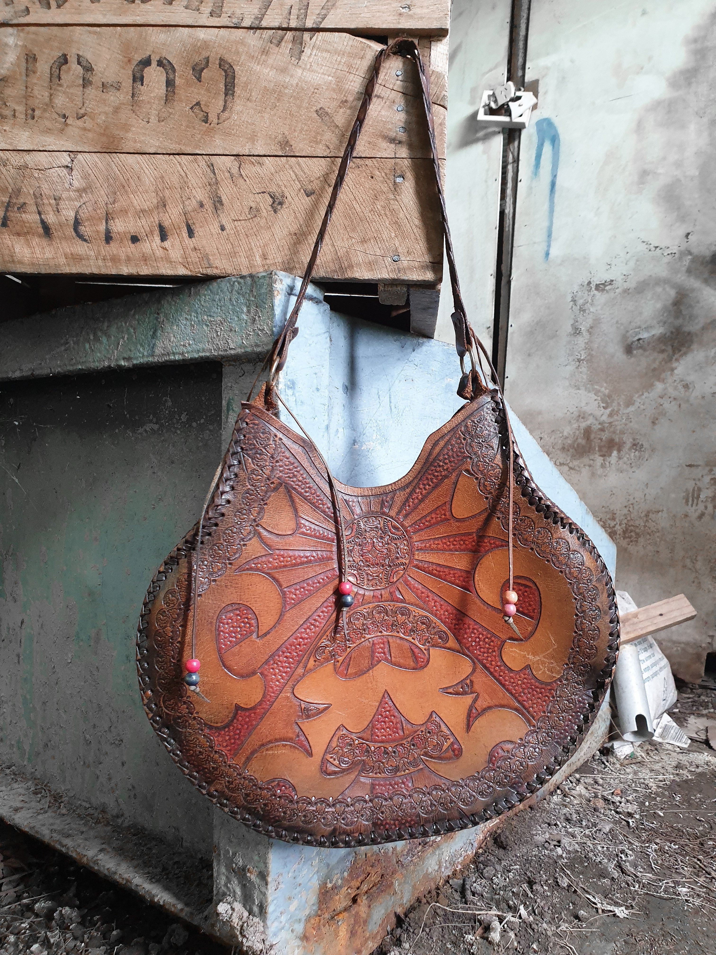 Vintage 1970s Tooled Leather Handbag