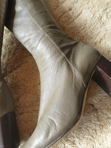 00s Grey Leather Square Toe Boots